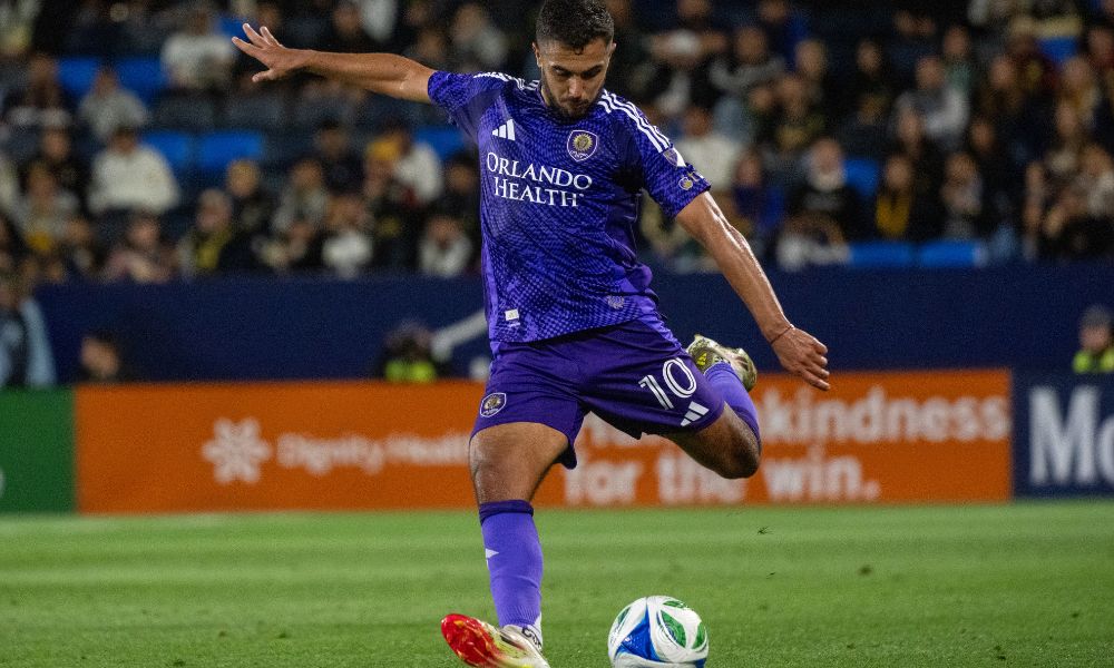 他与妻子拥 他与妻子拥